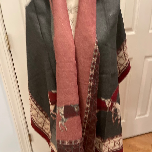Beautiful Scarf NWT - Picture 1 of 3